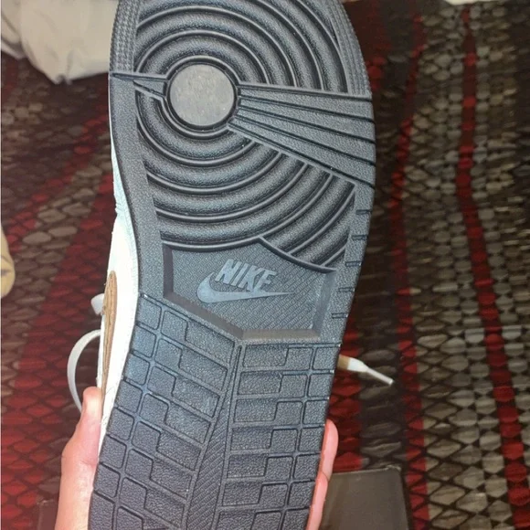 Jordan Air Mid SE in Black and Gold - Picture 3 of 6